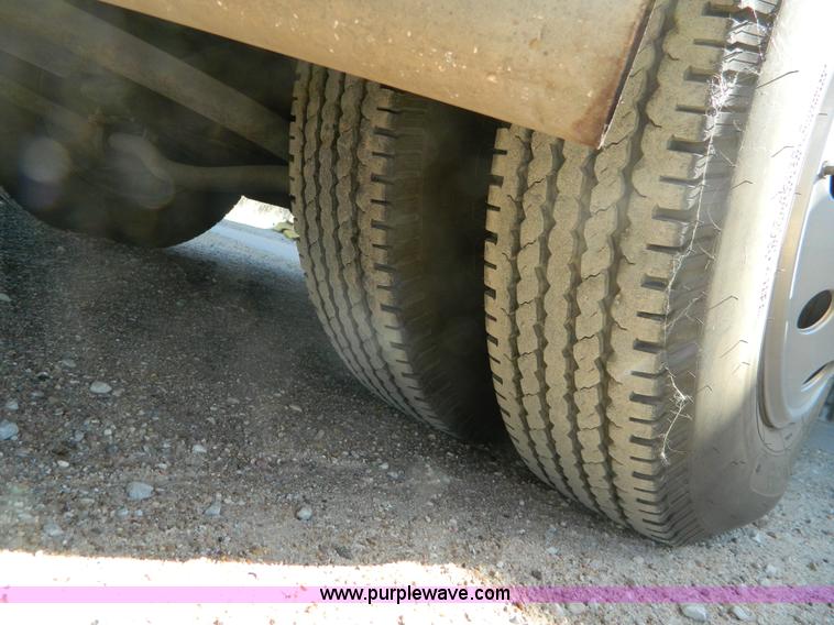 image for item K8023 1989 Chevrolet P30 Fleetwood 32' RV