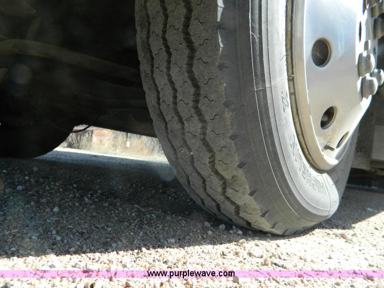 image for item K8023 1989 Chevrolet P30 Fleetwood 32' RV