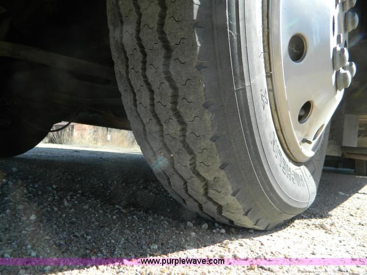 image for item K8023 1989 Chevrolet P30 Fleetwood 32' RV