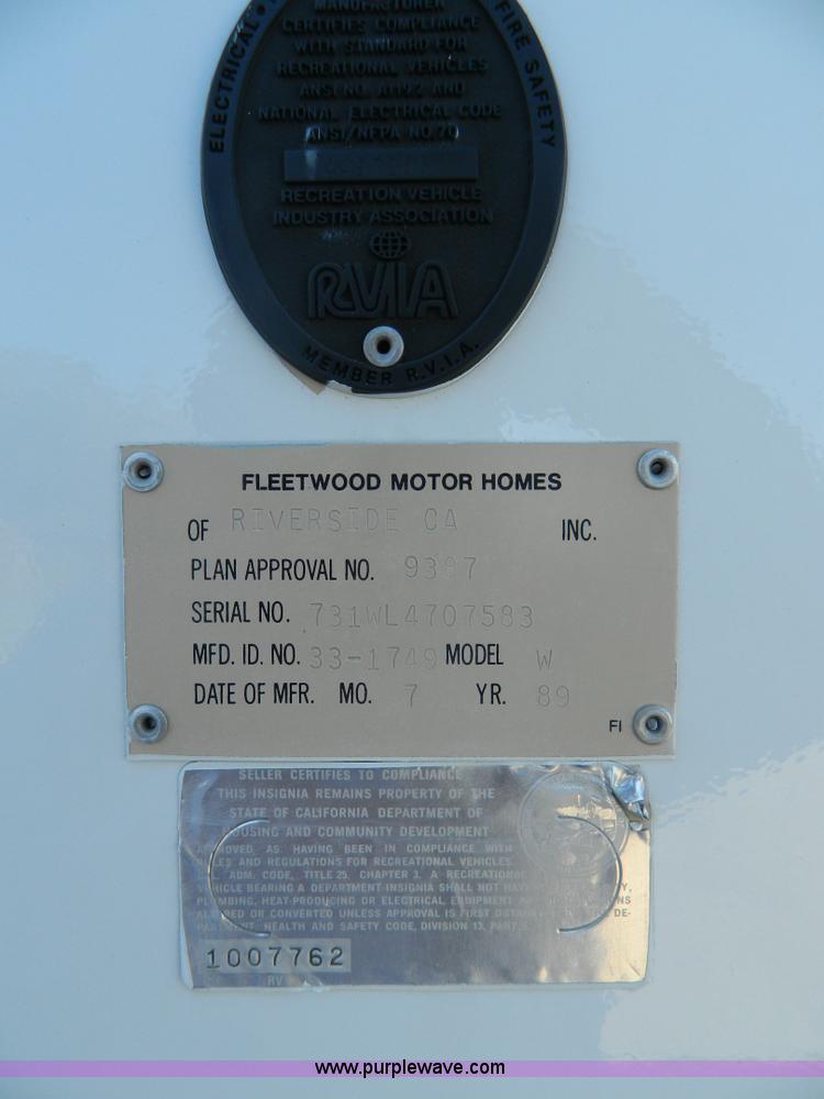 image for item K8023 1989 Chevrolet P30 Fleetwood 32' RV