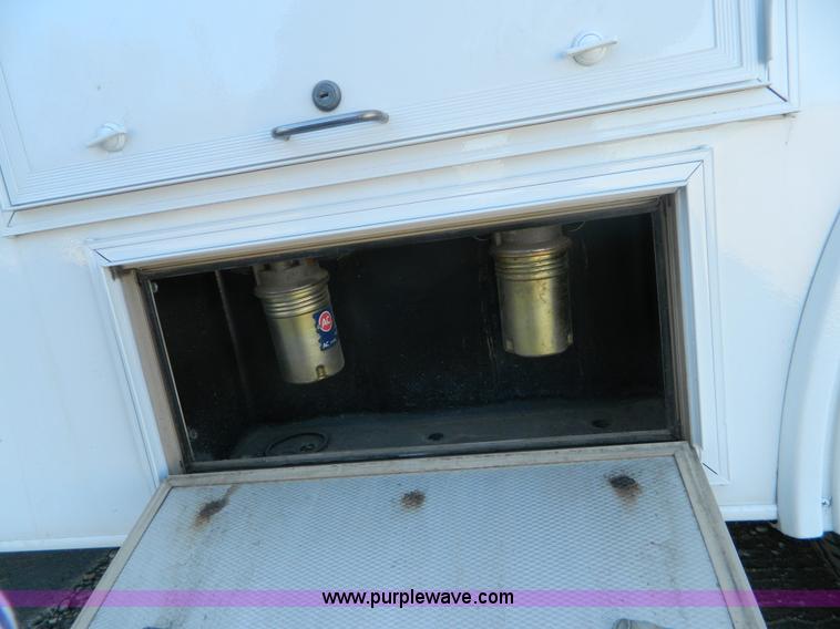 image for item K8023 1989 Chevrolet P30 Fleetwood 32' RV