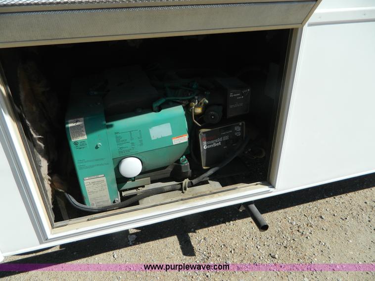 image for item K8023 1989 Chevrolet P30 Fleetwood 32' RV