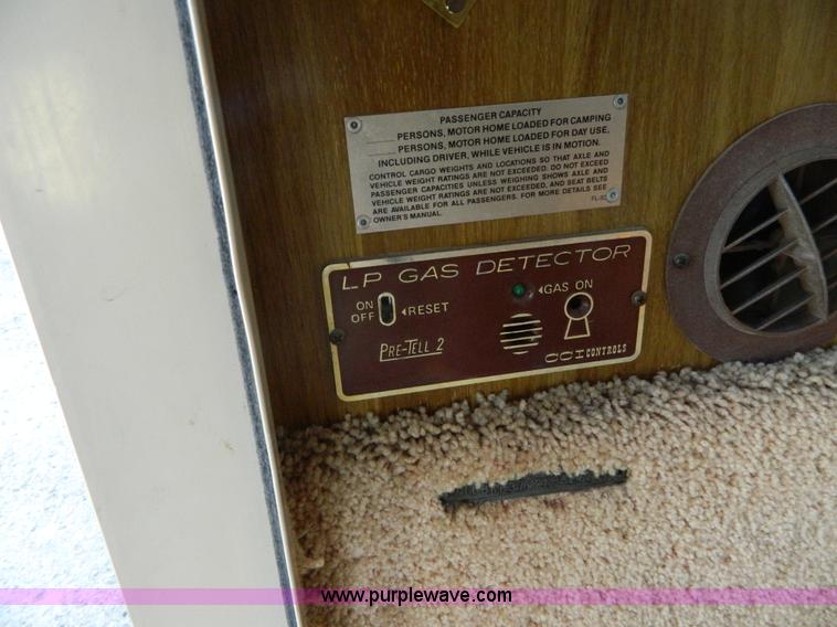 image for item K8023 1989 Chevrolet P30 Fleetwood 32' RV