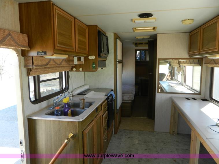 image for item K8023 1989 Chevrolet P30 Fleetwood 32' RV