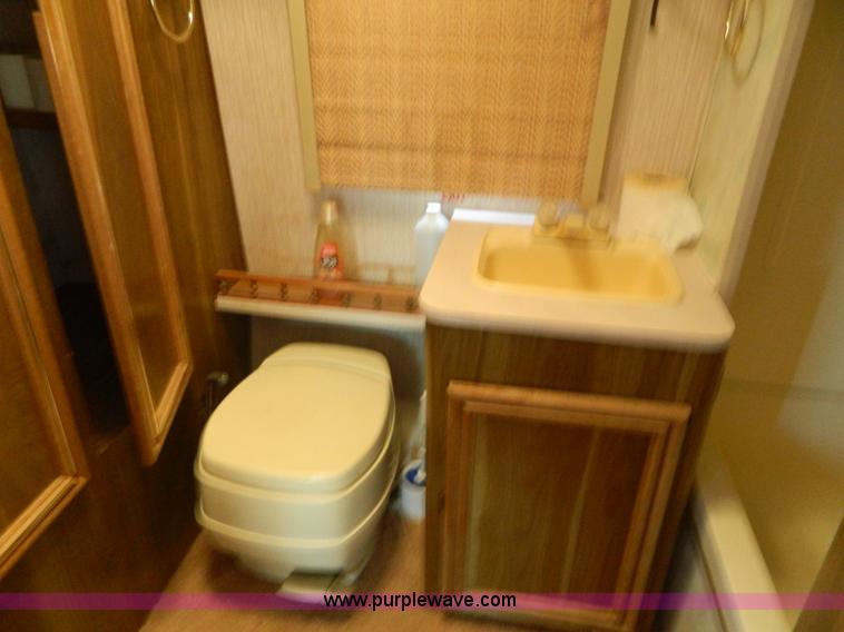 image for item K8023 1989 Chevrolet P30 Fleetwood 32' RV