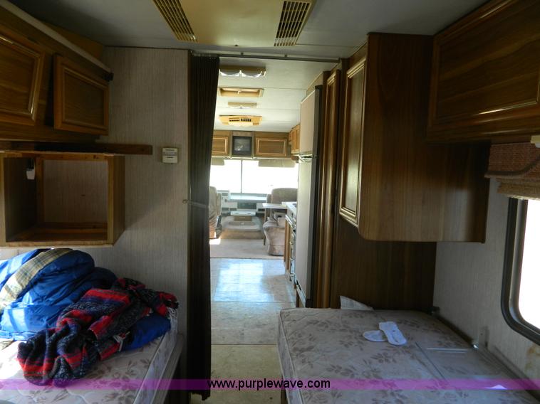 image for item K8023 1989 Chevrolet P30 Fleetwood 32' RV