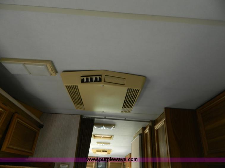 image for item K8023 1989 Chevrolet P30 Fleetwood 32' RV