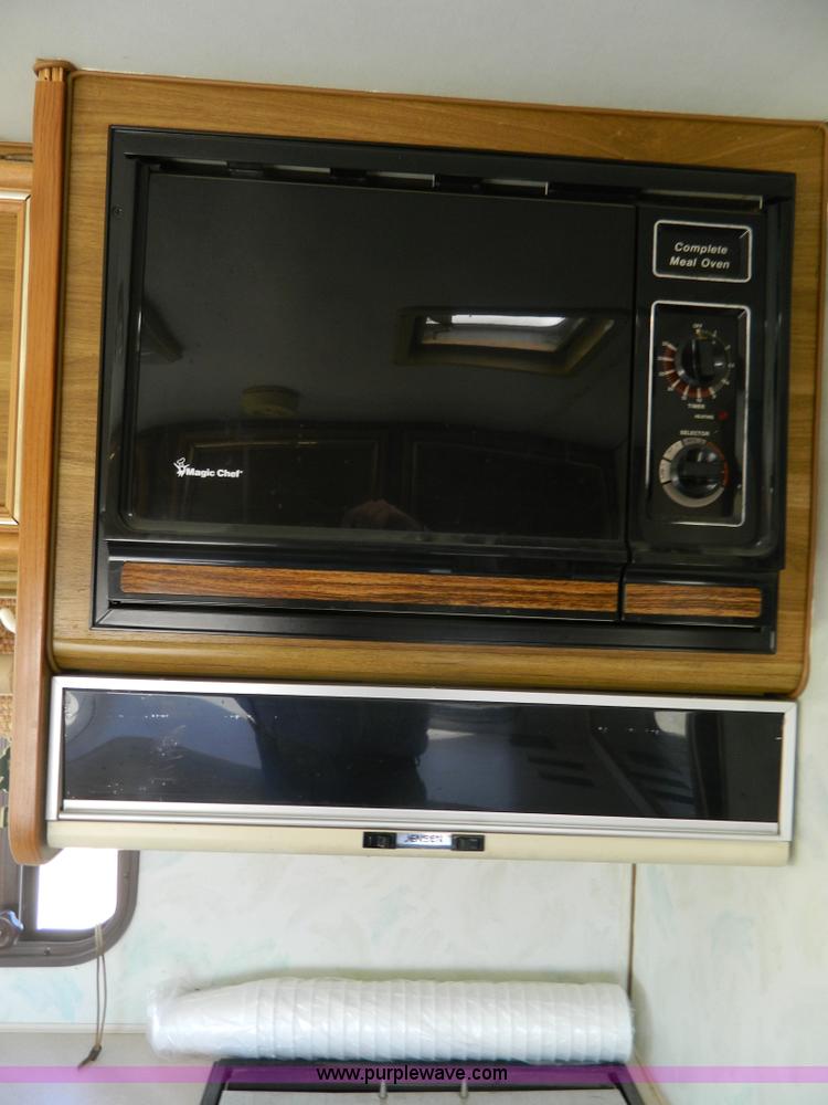 image for item K8023 1989 Chevrolet P30 Fleetwood 32' RV