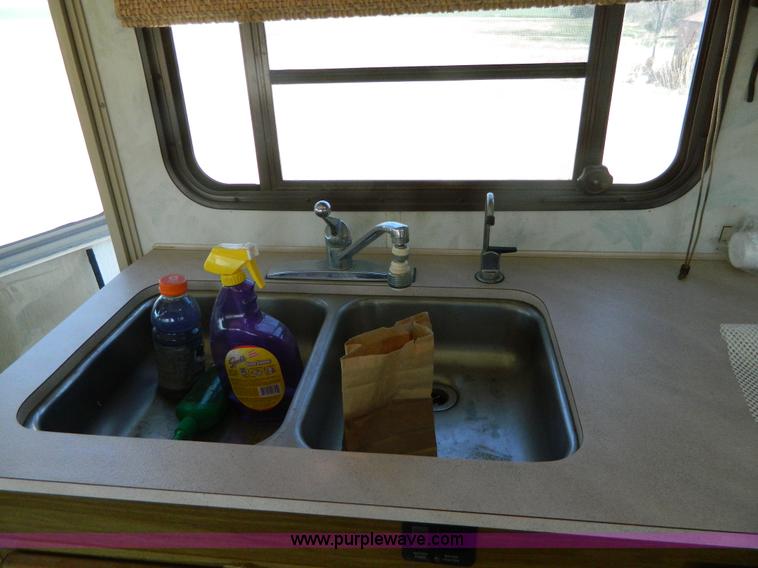 image for item K8023 1989 Chevrolet P30 Fleetwood 32' RV