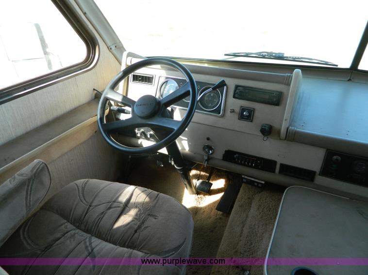 image for item K8023 1989 Chevrolet P30 Fleetwood 32' RV