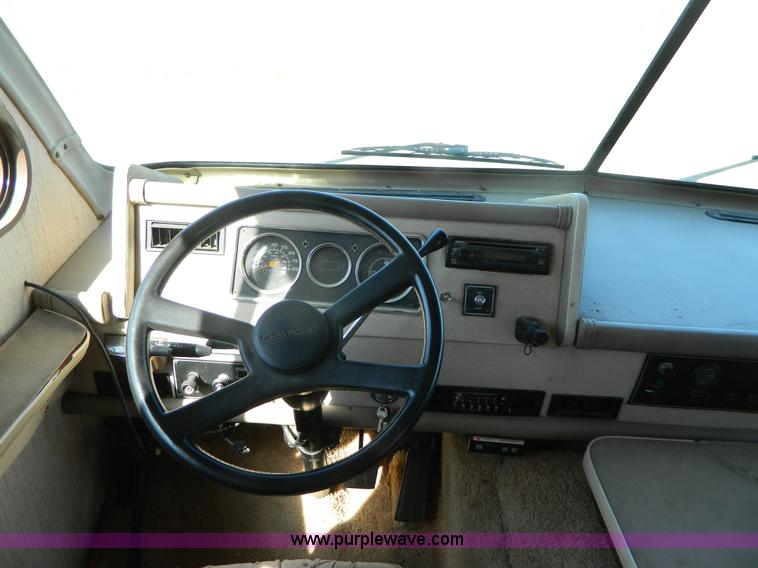 image for item K8023 1989 Chevrolet P30 Fleetwood 32' RV