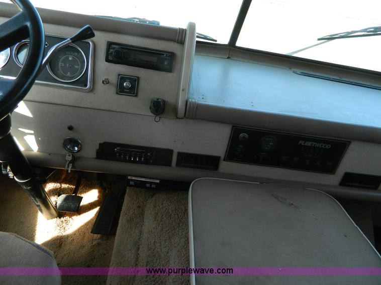 image for item K8023 1989 Chevrolet P30 Fleetwood 32' RV