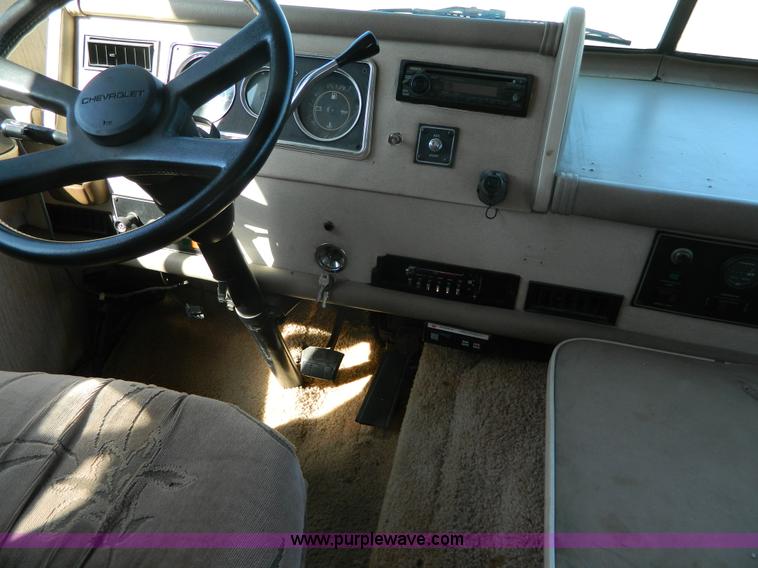 image for item K8023 1989 Chevrolet P30 Fleetwood 32' RV