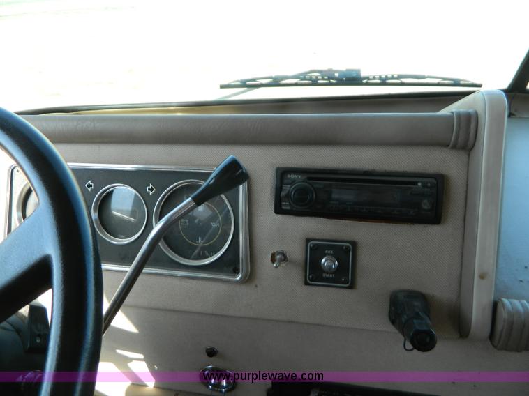 image for item K8023 1989 Chevrolet P30 Fleetwood 32' RV