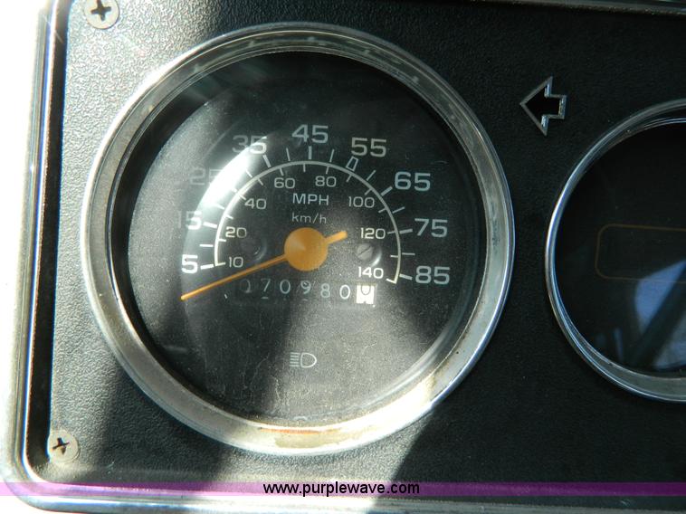 image for item K8023 1989 Chevrolet P30 Fleetwood 32' RV