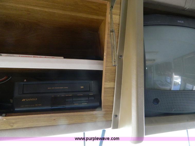 image for item K8023 1989 Chevrolet P30 Fleetwood 32' RV