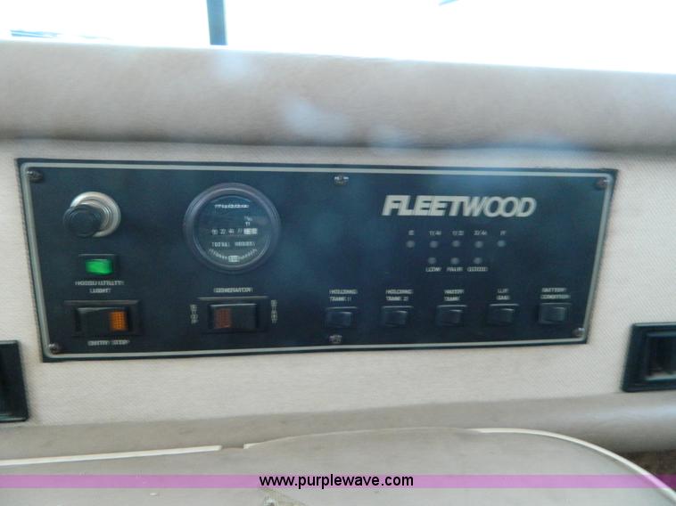 image for item K8023 1989 Chevrolet P30 Fleetwood 32' RV