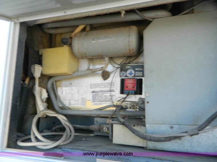 image for item K8023 1989 Chevrolet P30 Fleetwood 32' RV