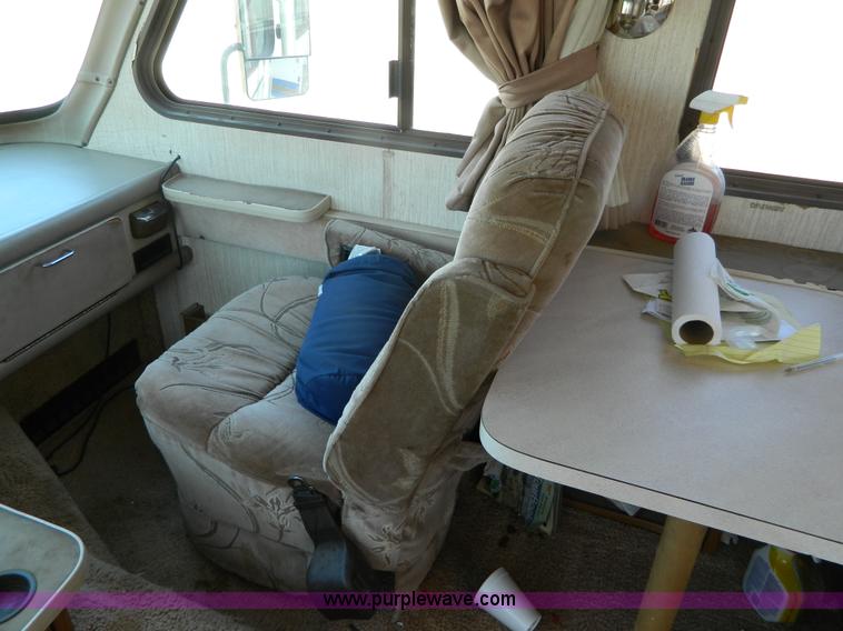 image for item K8023 1989 Chevrolet P30 Fleetwood 32' RV