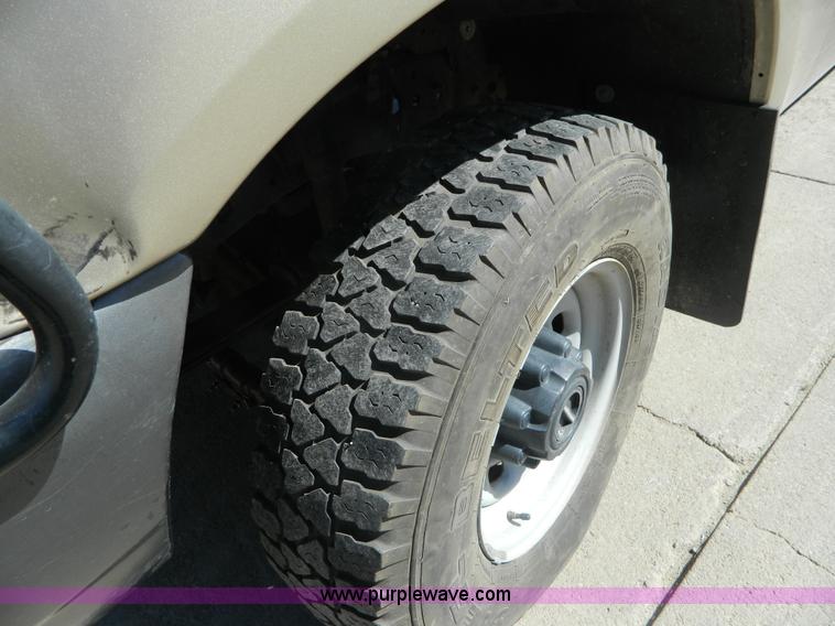 image for item K8024 2000 Ford F250 Super Duty pickup truck