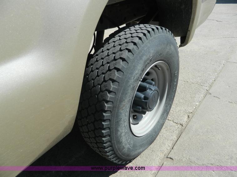 image for item K8024 2000 Ford F250 Super Duty pickup truck