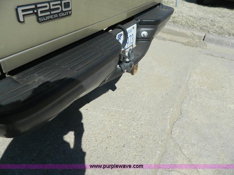 image for item K8024 2000 Ford F250 Super Duty pickup truck