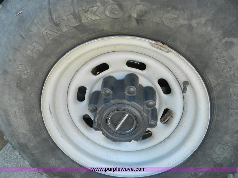 image for item K8024 2000 Ford F250 Super Duty pickup truck