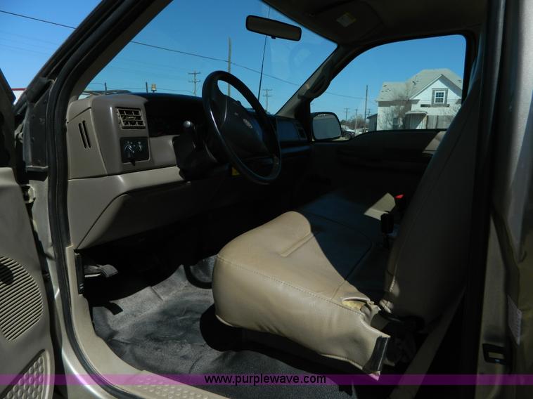 image for item K8024 2000 Ford F250 Super Duty pickup truck