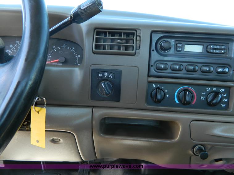 image for item K8024 2000 Ford F250 Super Duty pickup truck