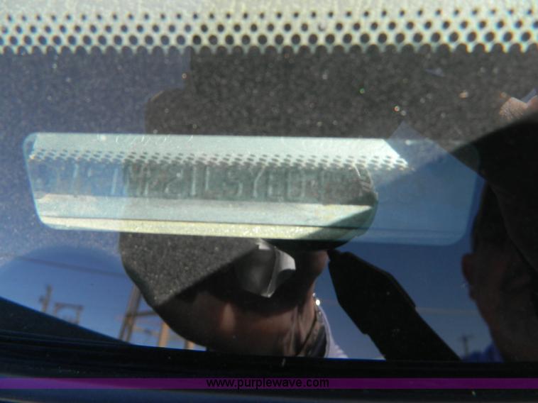 image for item K8024 2000 Ford F250 Super Duty pickup truck