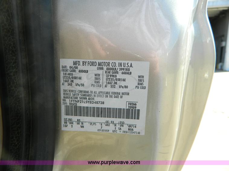 image for item K8024 2000 Ford F250 Super Duty pickup truck