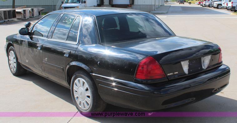 image for item K8976 2006 Ford Crown Victoria Police Interceptor