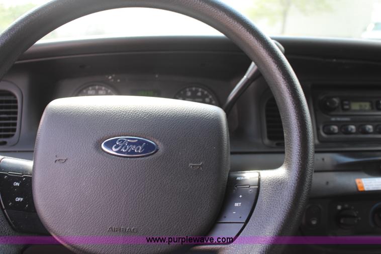 image for item K8976 2006 Ford Crown Victoria Police Interceptor