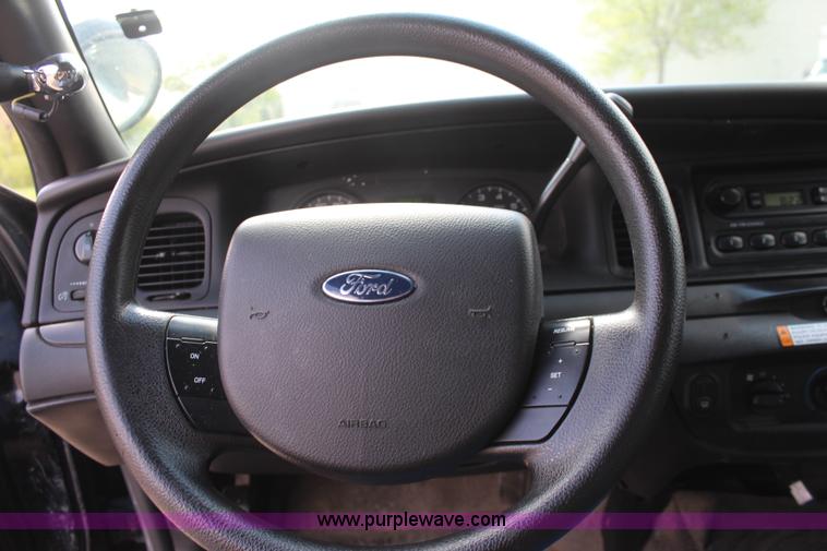 image for item K8976 2006 Ford Crown Victoria Police Interceptor