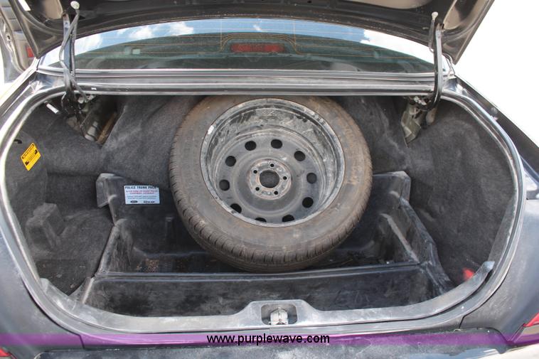 image for item K8976 2006 Ford Crown Victoria Police Interceptor