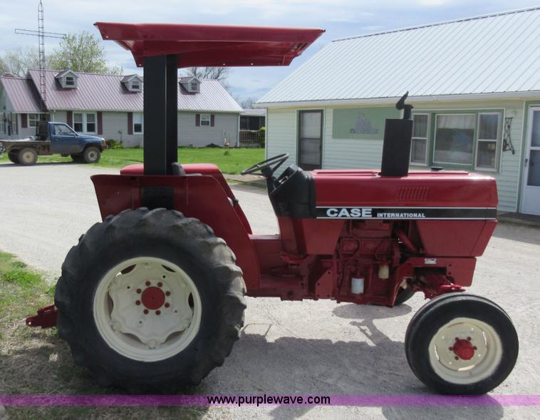 image for item AC9274 Case IH 485 tractor