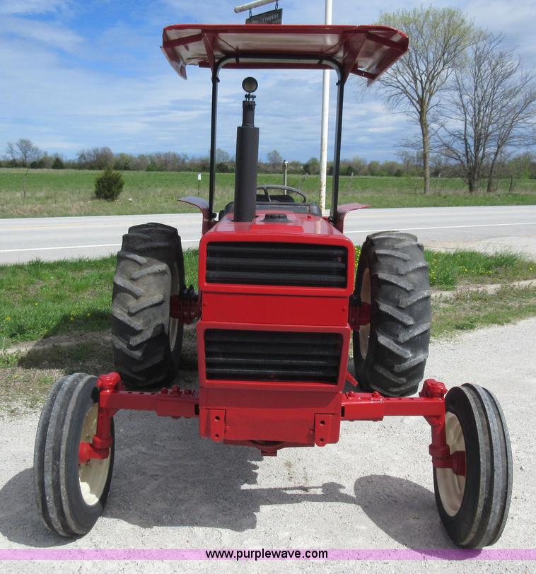 image for item AC9274 Case IH 485 tractor