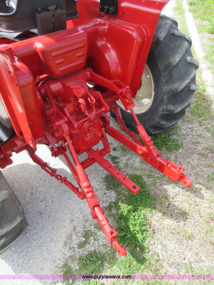 image for item AC9274 Case IH 485 tractor