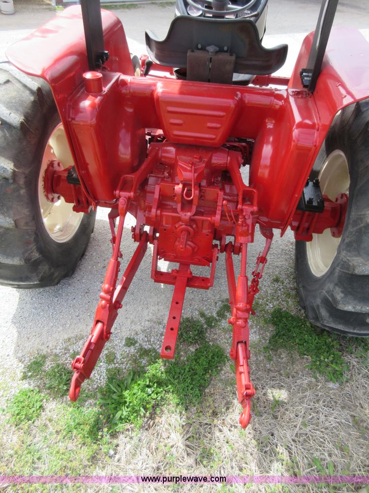 image for item AC9274 Case IH 485 tractor