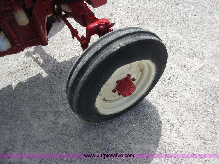 image for item AC9274 Case IH 485 tractor