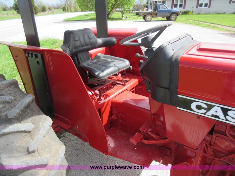 image for item AC9274 Case IH 485 tractor