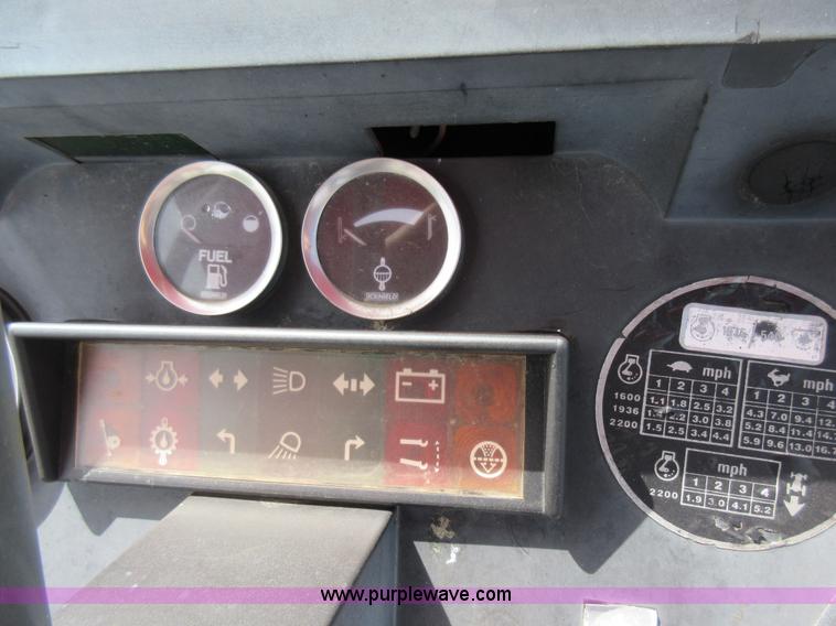 image for item AC9274 Case IH 485 tractor