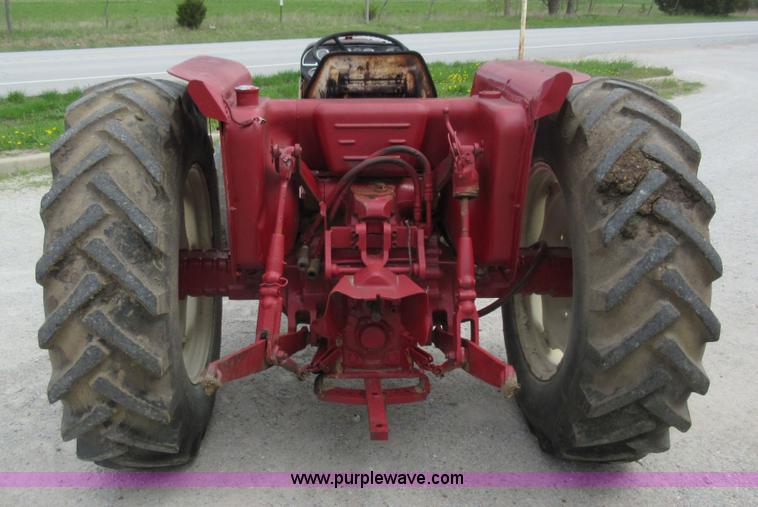 image for item AC9278 International 464 tractor