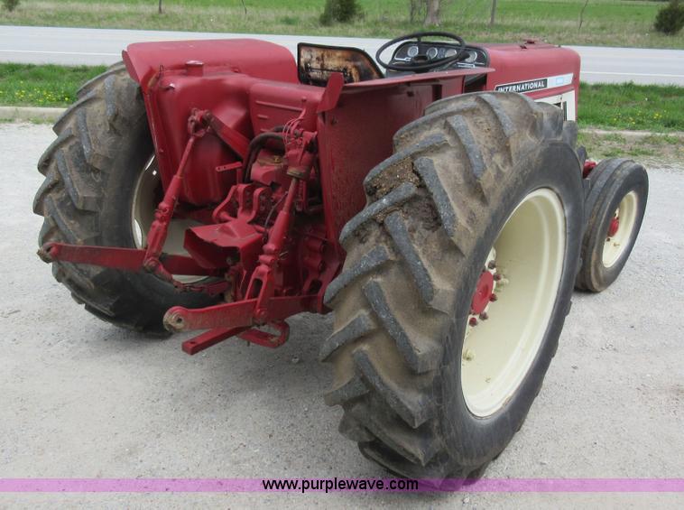 image for item AC9278 International 464 tractor