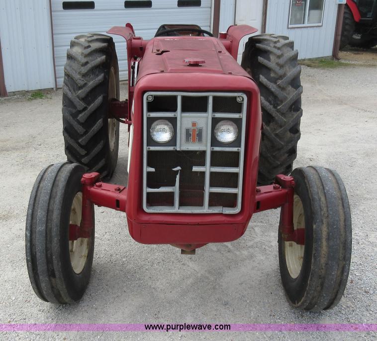 image for item AC9278 International 464 tractor