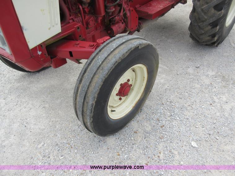 image for item AC9278 International 464 tractor