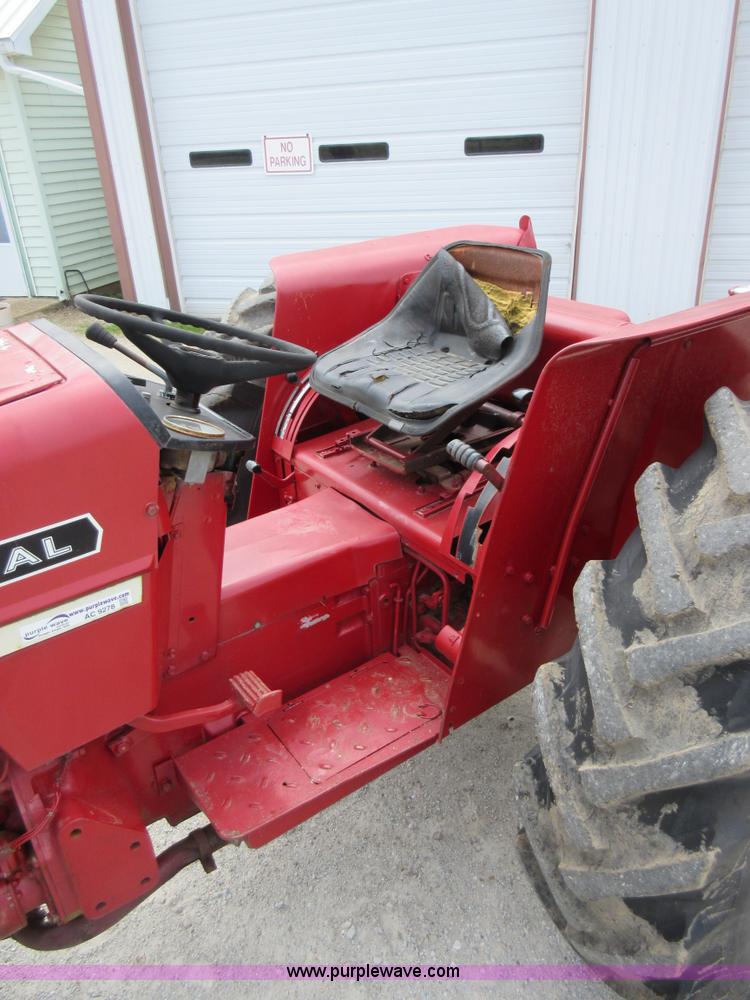 image for item AC9278 International 464 tractor