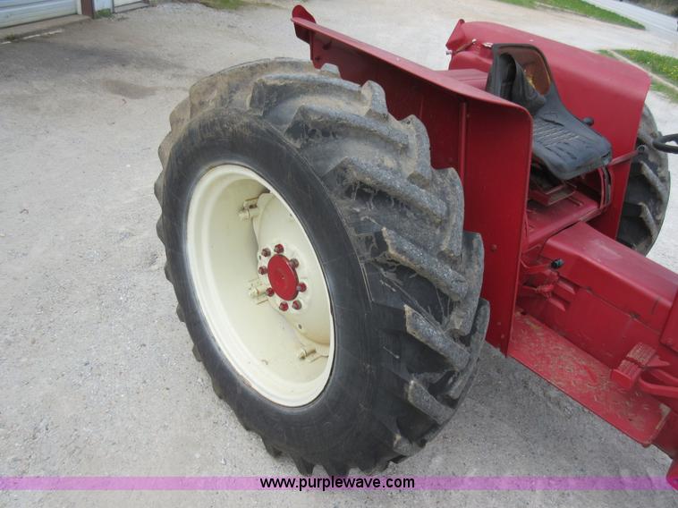 image for item AC9278 International 464 tractor