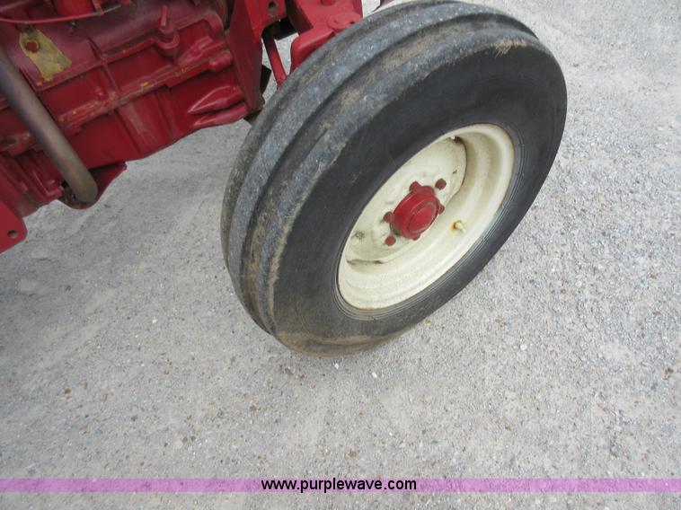 image for item AC9278 International 464 tractor