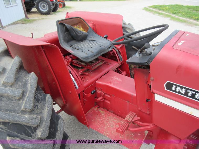 image for item AC9278 International 464 tractor